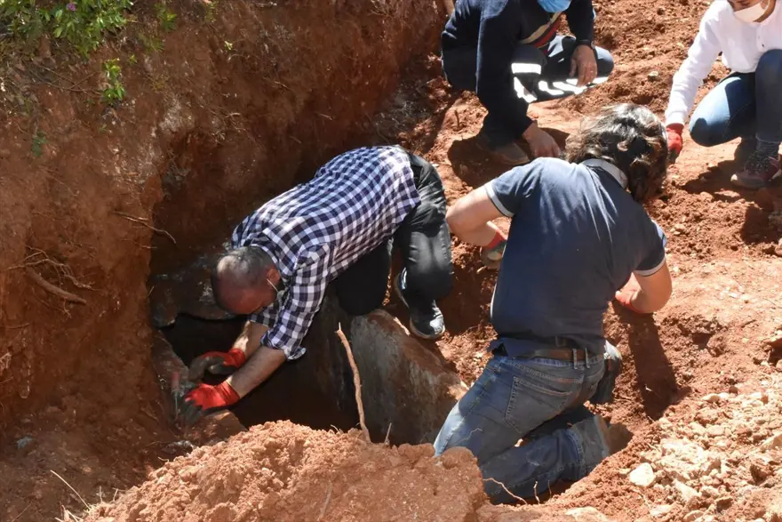 Sulama kanalı kazısında tarihi mezar bulundu 