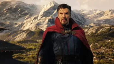 Doktor Strange Çoklu Evren Çılgınlığında yılın en iyi açılışını yaptı (6-8 Mayıs 2022 ABD gişe rakamları)