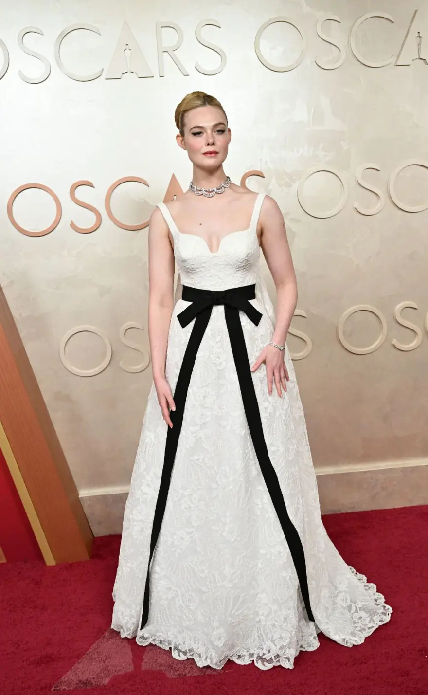 Oscar Ödülleri'nin kırmızı halısında şıklık yarışı! Gecenin en iyi görünümleri 19