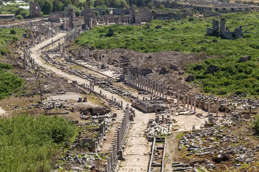 PERGE ANTİK KENTİ 9