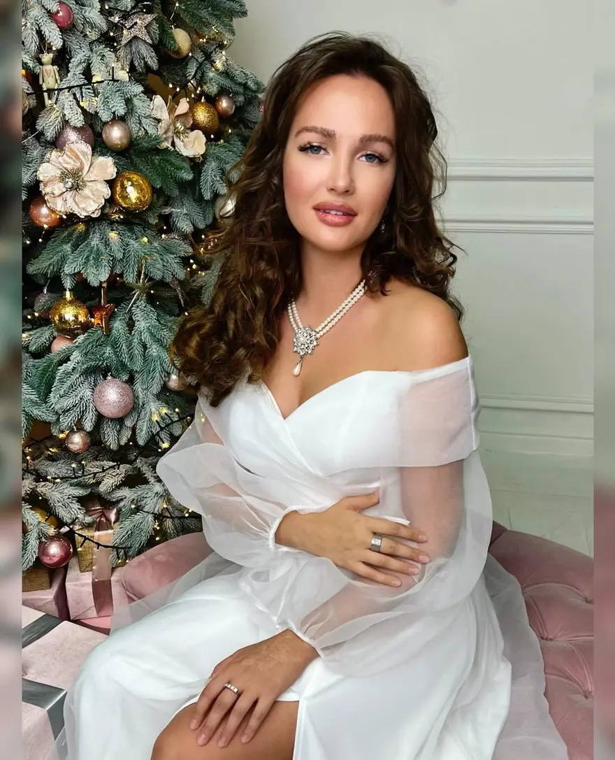 Orduya katılan eski Ukrayna güzeli AnastasiiaLenna açıkladı: Fotoğraflar gerçek değil, oyundan 