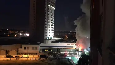 Havai fişek düğünde yangın çıkardı