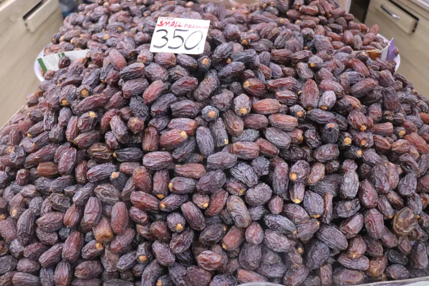 Hurma tezgahta yerini aldı: Her keseye uygun fiyatıyla alıcı buluyor 1