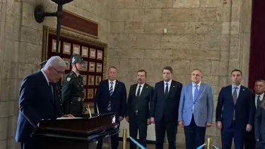 İYİ Parti lideri Dervişoğlu’ndan Anıtkabir’e ziyaret