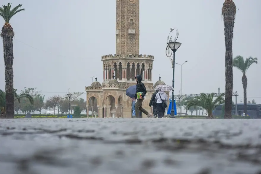 İZMİR VE ÇANAKKALE'DE KUVVETLİ YAĞIŞ BEKLENİYOR 4 İZMİR VE ÇANAKKALE'DE KUVVETLİ YAĞIŞ BEKLENİYOR 4