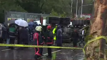 Maslak'ta beton mikseri devrildi: 1 ölü