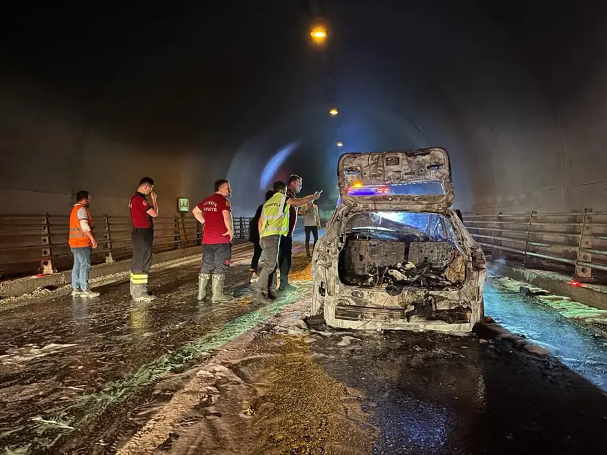 Bolu'da Dorukhan Tüneli'nde cip yangını 1