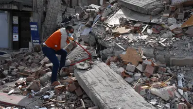 "Enkaz kaldırmada normal maske yetersiz" uyarısı