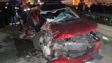 Artvin’de otomobil tıra çarptı: 1 ölü, 1 yaralı