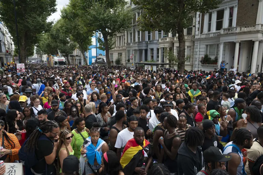 İngiltere'de düzenlenen Notting Hill Karnavalı'ndan renkli görüntüler 11 İngiltere'de düzenlenen Notting Hill Karnavalı'ndan renkli görüntüler 11