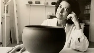 Dünyaca tanınan duayen seramik sanatçısı Alev Ebüzziya’nın hayatı “Benim Sanatım” belgeseli ile NTV’de