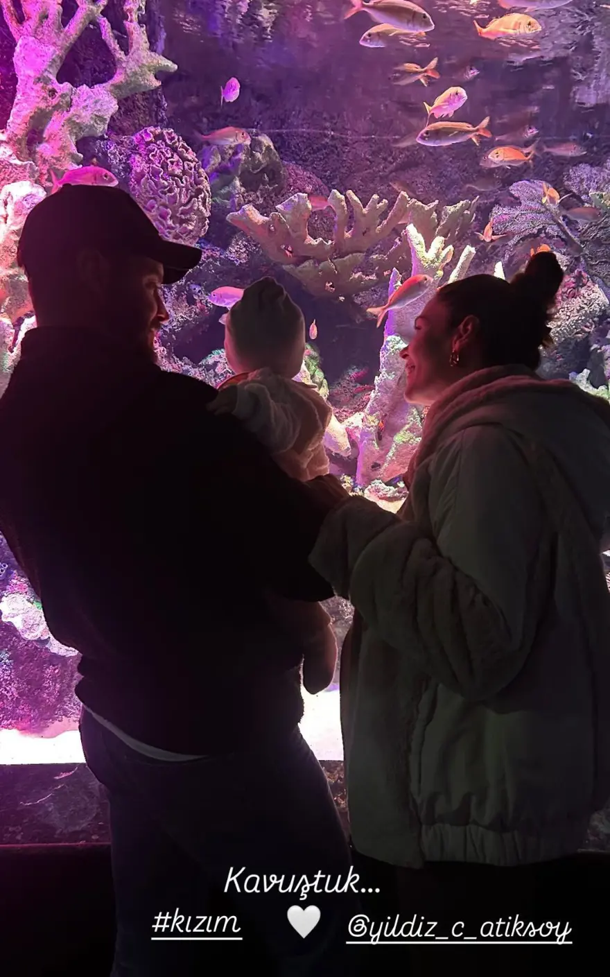 EŞİ VE KIZIYLA POZ VERDİ 4
