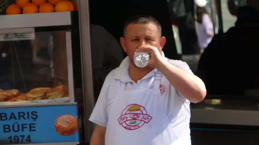 Taksim'de turistlerin sıcak havayla imtihanı 5