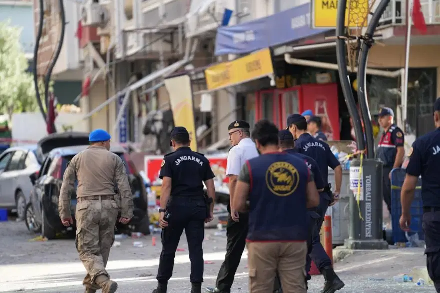 İzmir Torbalı’da patlama sonrası hasar tespit çalışmalarıbaşladı 3