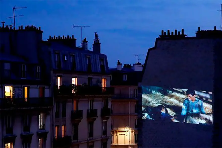 Karantina günlerinde Paris sokaklarında sinema keyfi 1