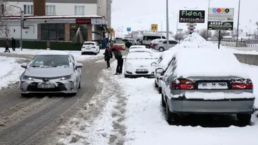 Bitlis'te kar etkili oldu