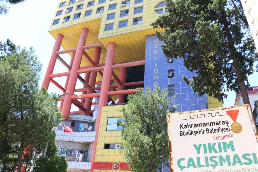 "Dünyanın en saçma binasının" yıkılacağı tarih belli oldu 14