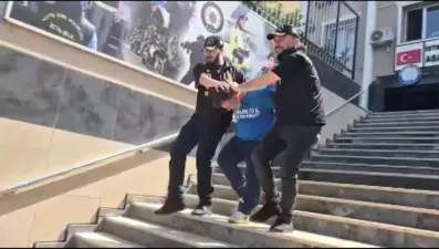 Ümraniye’de 600 bin liralık gasp! Kız arkadaşlarına bilezik aldılar, film gibi takiple yakalandılar