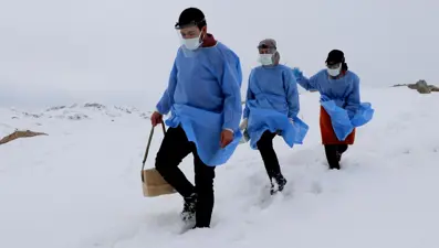 En soğuk yerde zorlu aşı çalışması