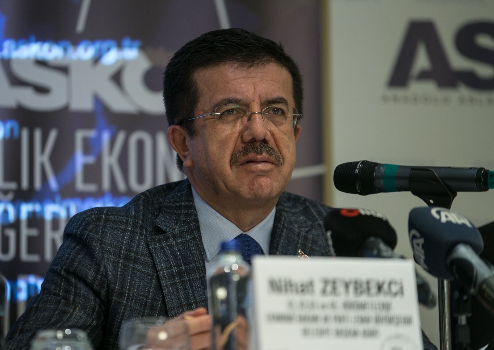 Nihat Zeybekci, Balçova'da arsa mağdurlarıyla buluştu: Çözmek boynumuzun borcu