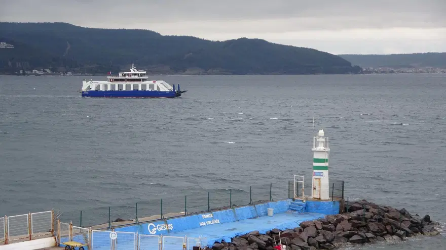 Çanakkale'de feribot seferlerine fırtına engeli 3