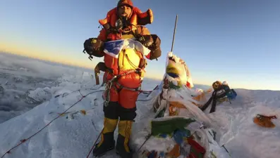 Everest'e "sahte tırmanış" yapan yasaklı dağcı bu kez zirveye ulaştı