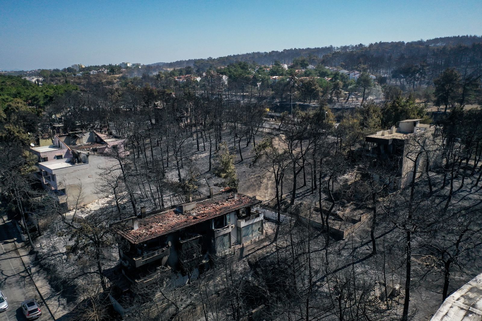 Çanakkale'de yangının izleri: Evler ve araçlar kül oldu