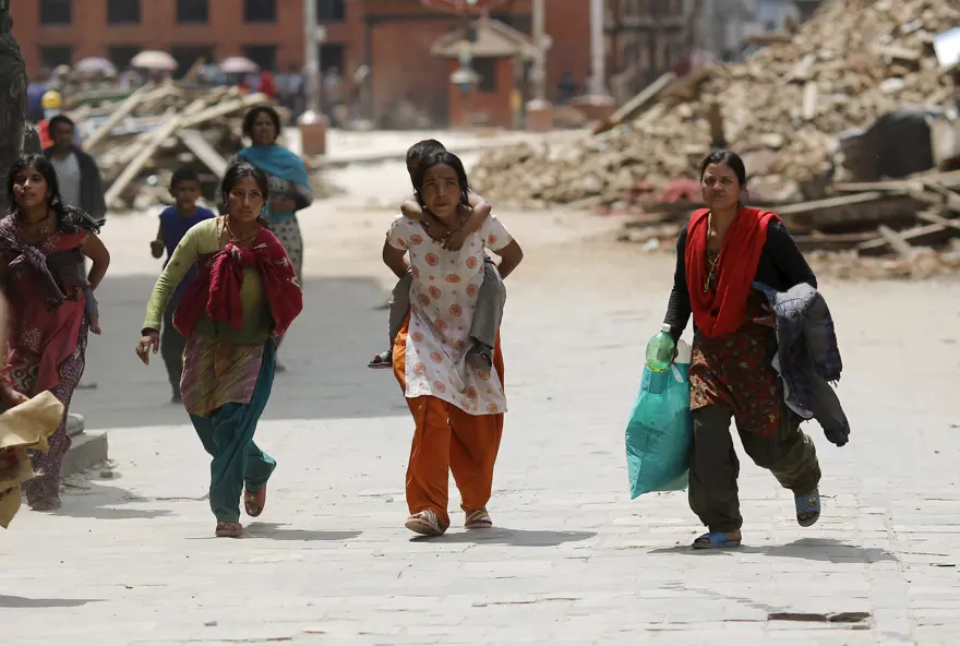Nepal'de şiddetli deprem 17