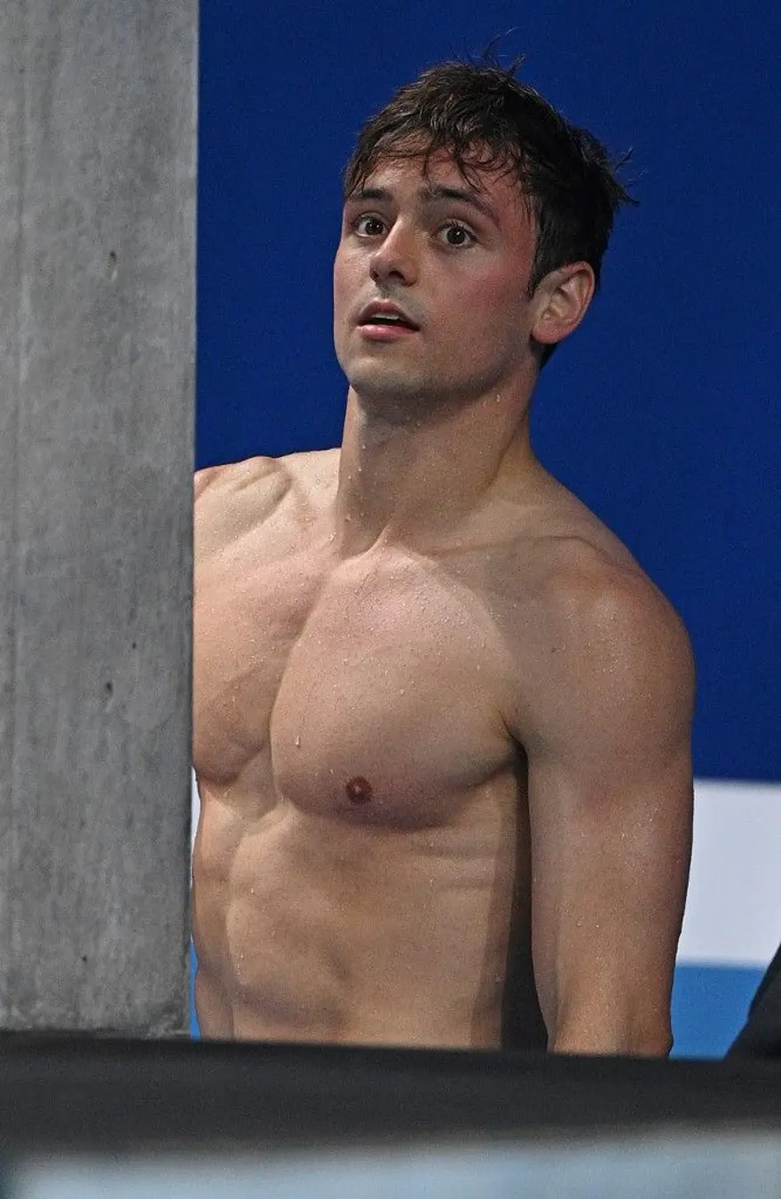 Olimpiyat şampiyonu sporcu Tom Daley'in örgü örme hobisi 