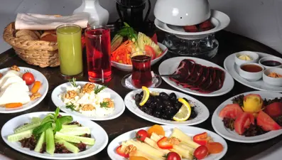 Sağlıklı iftar ve sahur sofraları nasıl olmalı? (Prof. Dr. Osman Müftüoğlu'dan tavsiyeler)