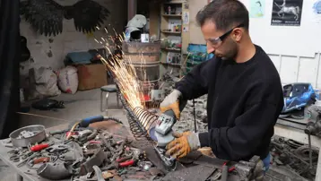 İlhamı aile mesleği balıkçılıktan aldı: Metal parçalarla sanat eseri üretiyor