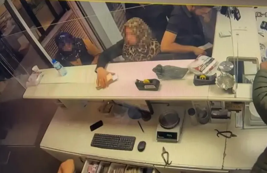 Döviz bürosunda bir anlık dalgınlık 24 bin liraya mal oldu 2