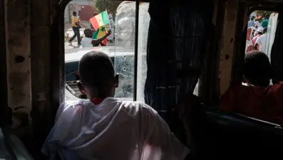 Senegal'de cumhurbaşkanı seçiminin ertelenmesi protesto edildi