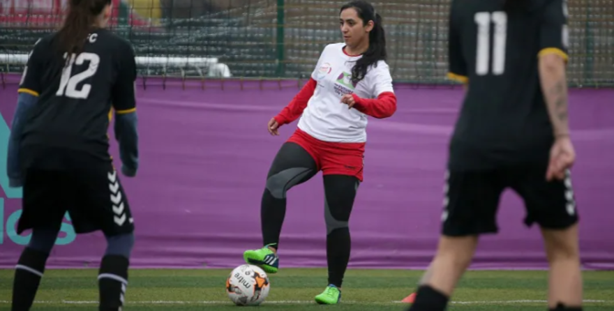 Afganistan'ın kadın genç futbol takımı Pakistan’a ulaştı 6 Afganistan'ın kadın genç futbol takımı Pakistan’a ulaştı 6