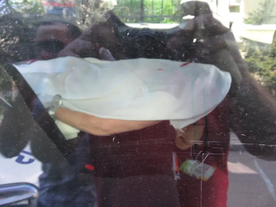 Ceset sanılan cansız manken paniğe neden oldu 1 Ceset sanılan cansız manken paniğe neden oldu 1