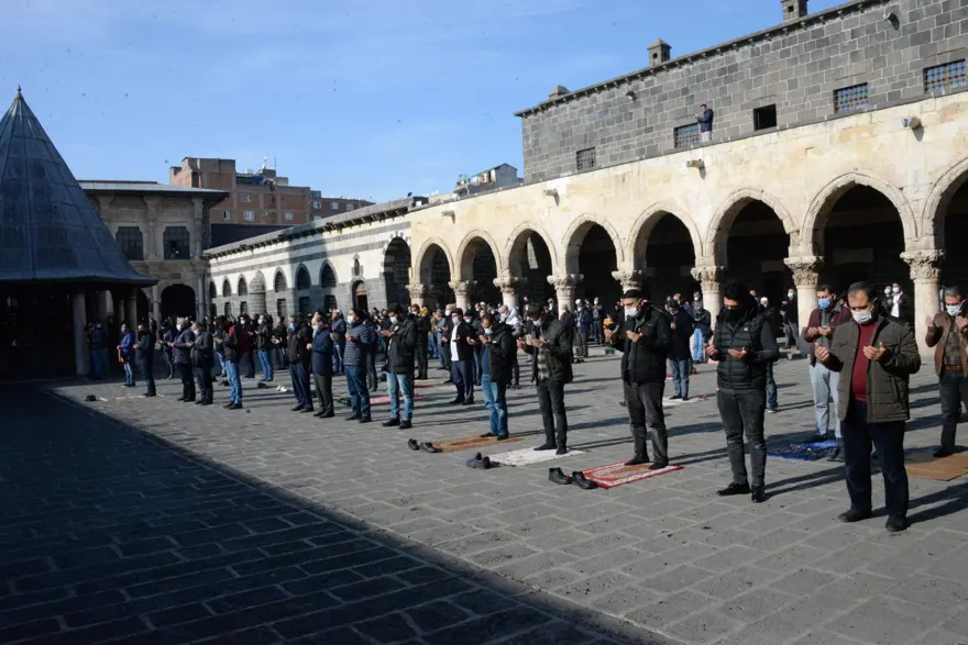 Cuma namazının ardından 'Yağmur duası' yapıldı 13