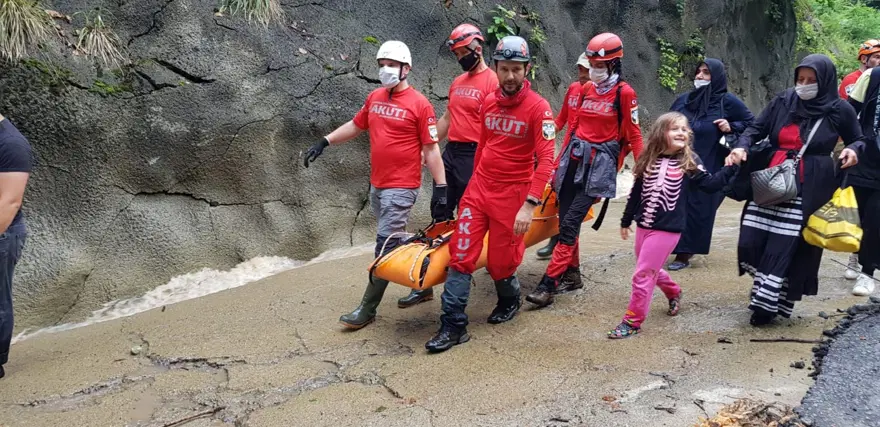 Rize'deki sel felaketinin hasarı gün ağarınca ortaya çıktı 9 Rize'deki sel felaketinin hasarı gün ağarınca ortaya çıktı 9