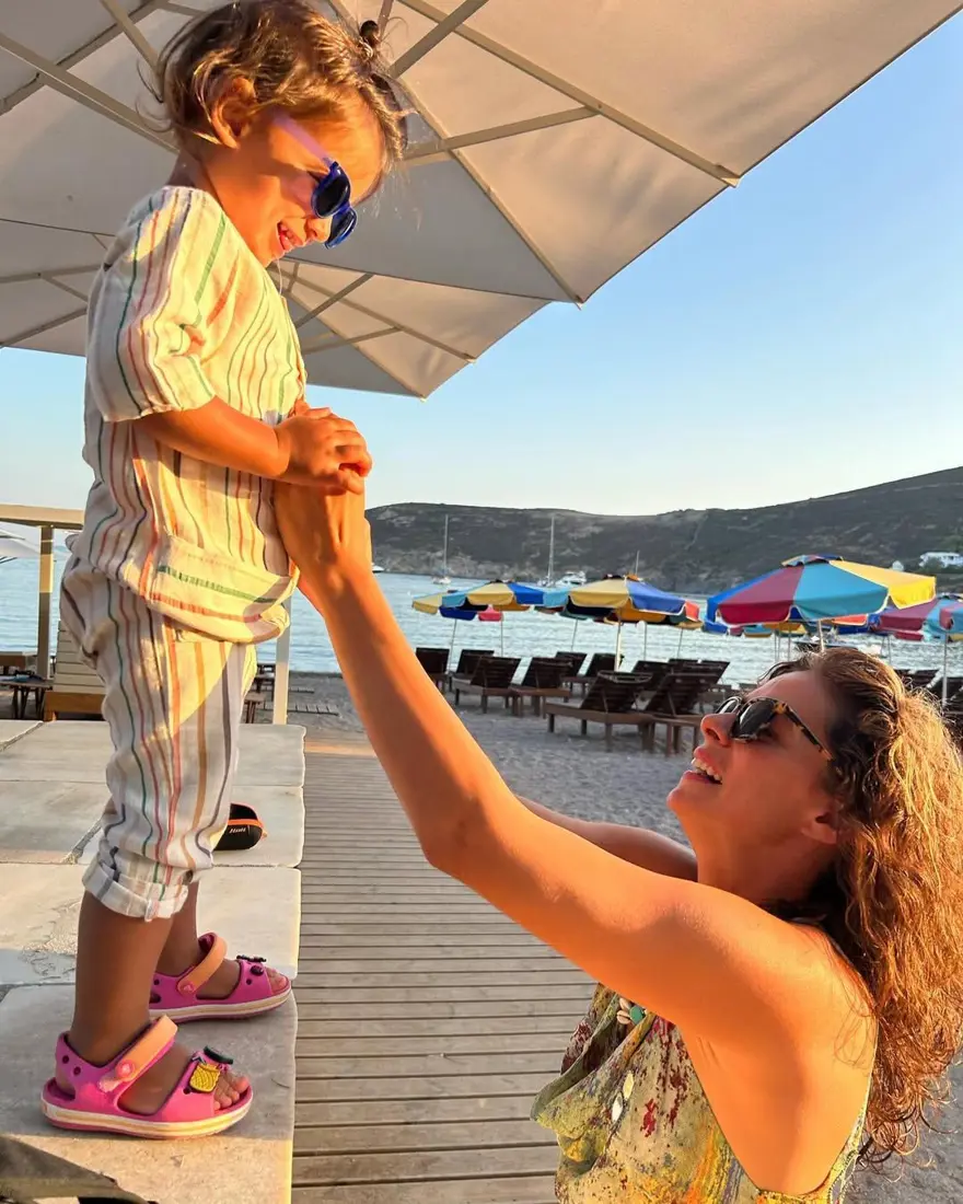 Özge Özpirinççi'den Melissa Vargas paylaşımı: Bazı kavuşmalar yaşandı 2