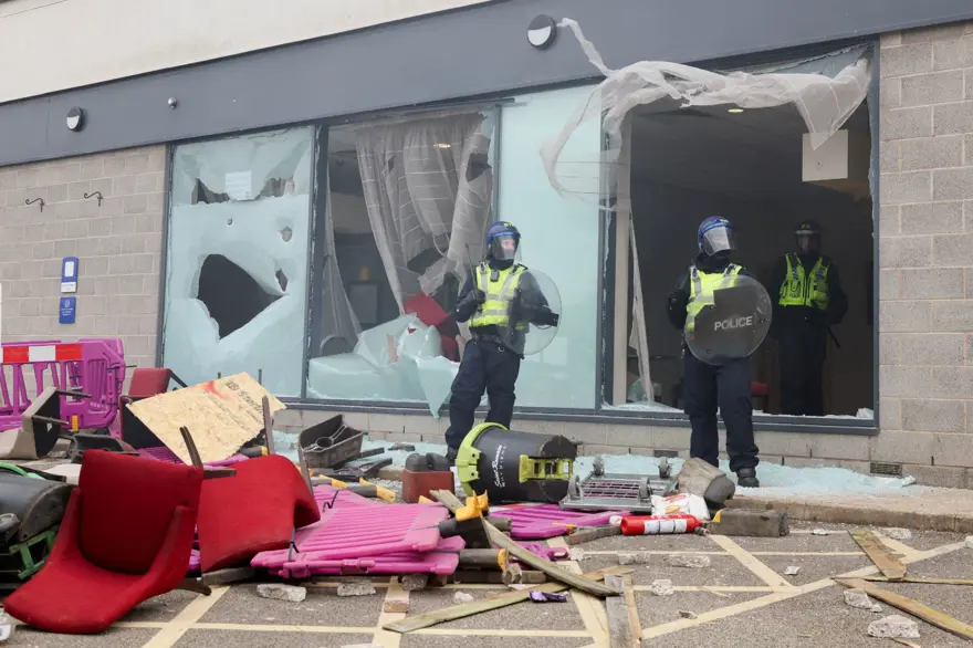 OTELLERE SALDIRI DÜZENLENDİ 9 OTELLERE SALDIRI DÜZENLENDİ 9