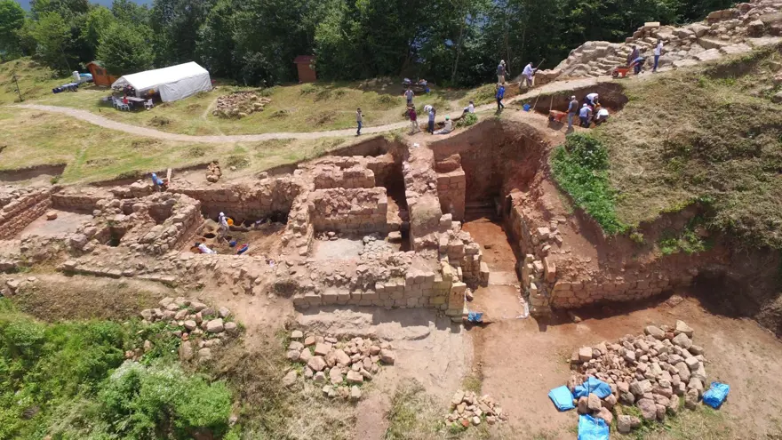 Ana Tanrıça Kibele heykelinin bulunduğu Kurul Kalesi'nde kazılar yeniden başlıyor 3 Ana Tanrıça Kibele heykelinin bulunduğu Kurul Kalesi'nde kazılar yeniden başlıyor 3