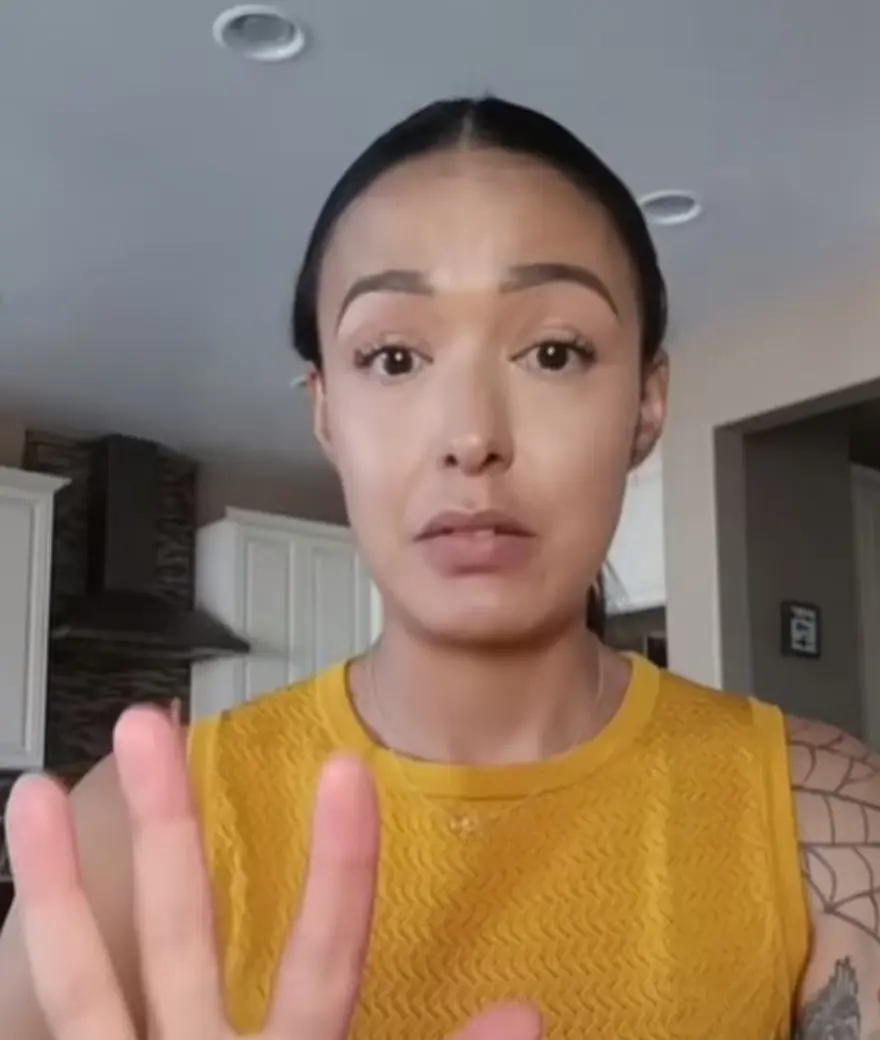 35 yaşındaki akciğer kanseri hastası kadın, görmezden geldiği 5 belirtiyi paylaştı: Bu hata yüzünden 6 ay ömrü kaldı 1