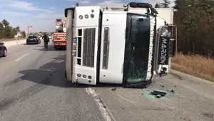 Yağ yüklü kamyon devrildi: 1 yaralı