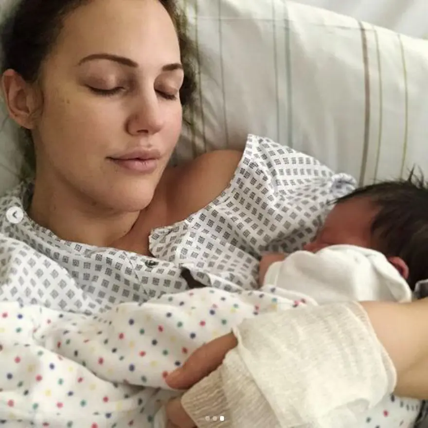 Meryem Uzerli ikinci çocuğunu dünyaya getirdi 