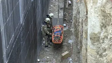 Bağcılar'da 10 metre yükseklikten düşen işçiyi kurtarıldı