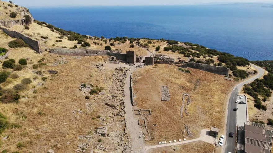 Assos Antik Kenti'ne ait 2 bin 300 yıllık ağırlık birimi bulundu 1