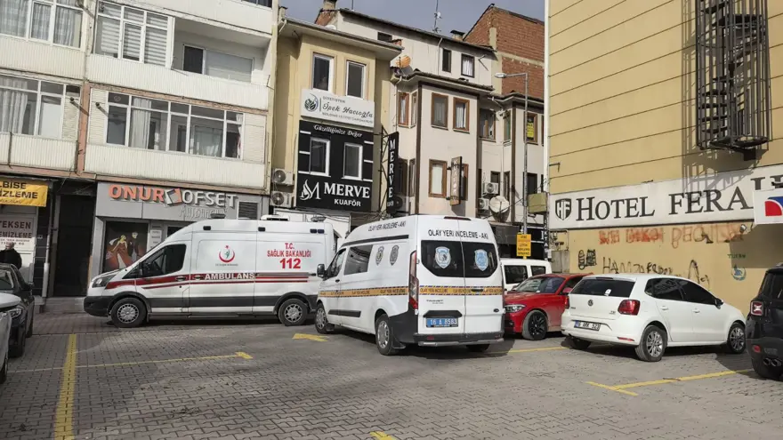 “Benirahatsız etmeyin” dedi, odasında ölü bulundu 