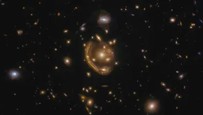 Hubble Uzay Teleskobu, devasa Einstein halkasını görüntüledi