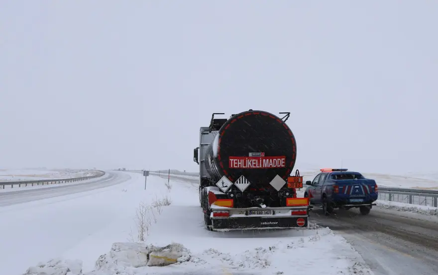 8 ilde kar yağışı etkili oluyor: Ulaşımda aksamalar yaşanıyor 15
