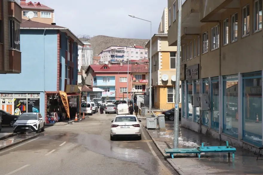 Bir günde iki mevsim yaşadılar: Gece lapa lapa kar, sabah bahar 1
