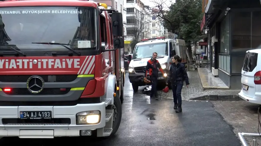 Beton mikseri evin duvarını deldi 4